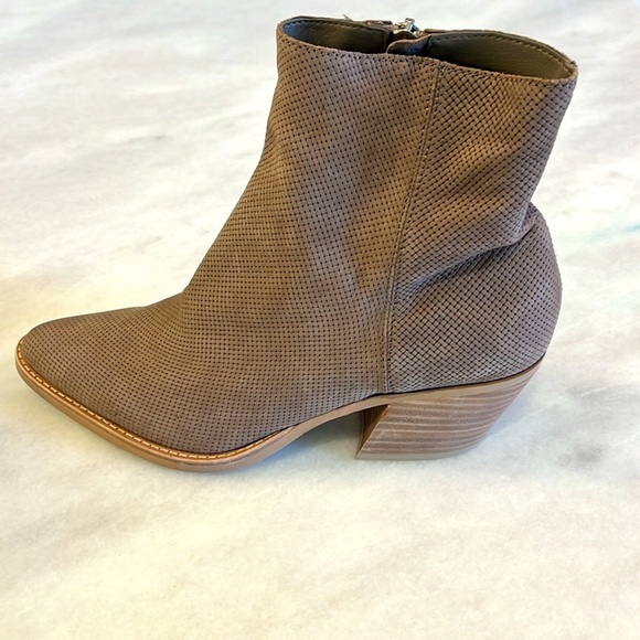 Dolce Vita Asha Ankle Boots Booties 8.5 Perforated Suede Leather Taupe - Picture 7 of 9